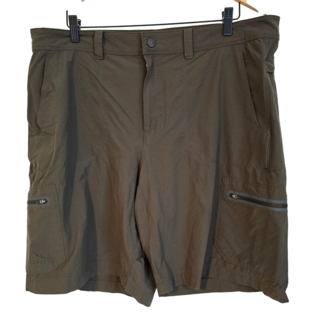 LL Bean Cargo Shorts Mens 38W Khaki Nylon Spandex Zip Pockets‎ Outdoor